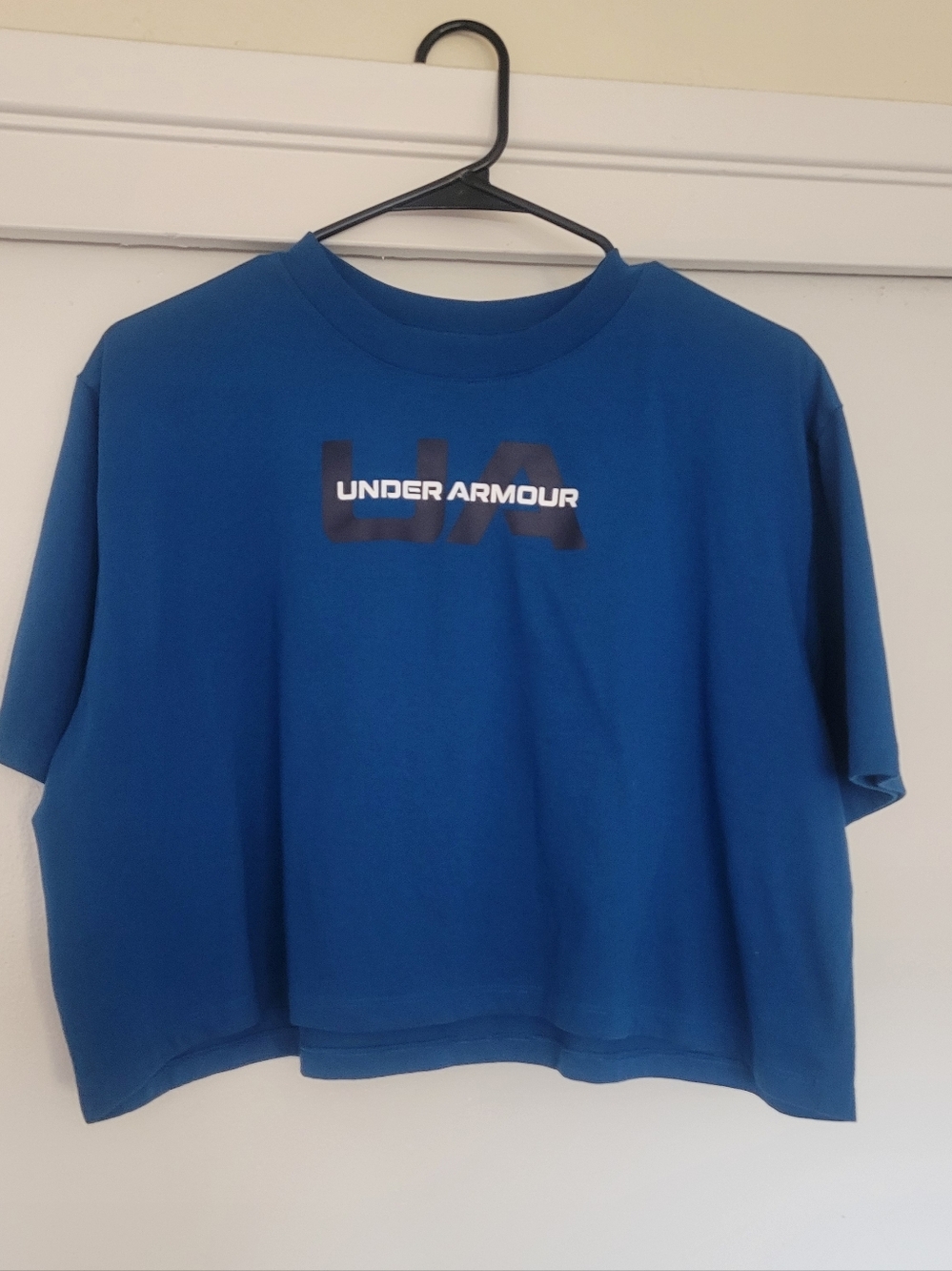 Under Armour Women’s Blue Boxy Cropped Athletic Tee Size M
